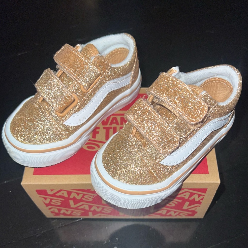 Size 4 baby glitter vans